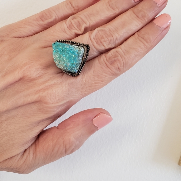 NWOT, Sz 7, Blue Druzy & Silver Ring, Asymmetric Setting, Artsy Design, Handmade - Picture 4 of 8